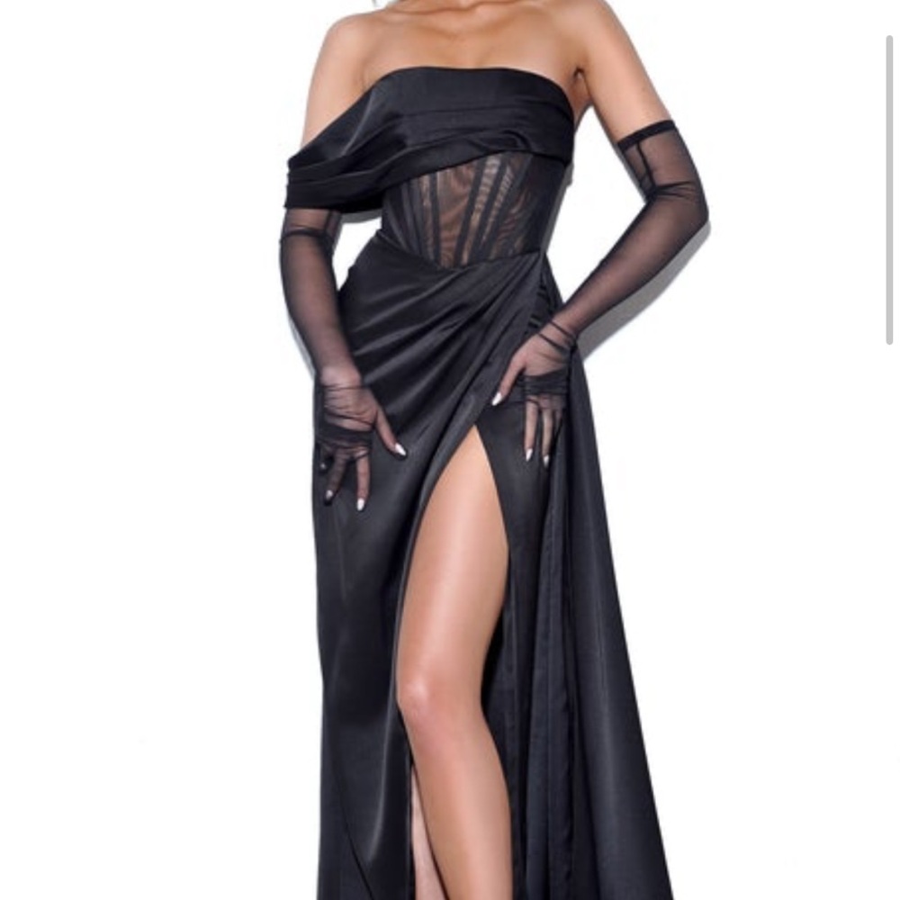 Miss Circle Black Dress